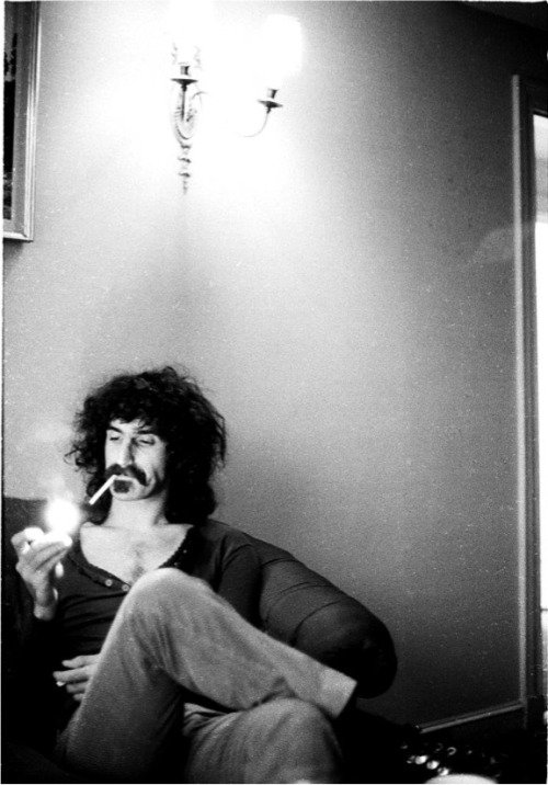 you-belong-among-wildflowers: Frank Zappa photographed by Michael Putland at the Royal Garden Hotel 