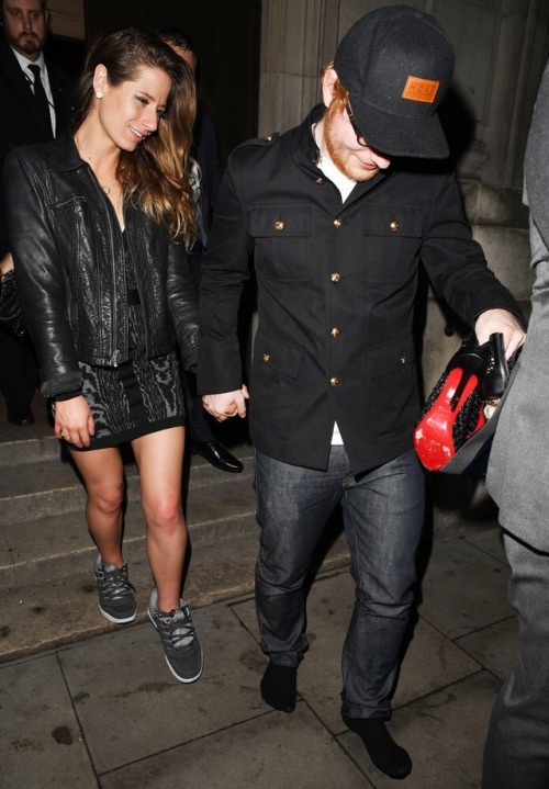 justayoutubephangirl:ed sheeran’s girlfriend’s feet hurt so HE LITERALLY GAVE HER HIS SHOES, CARRIED