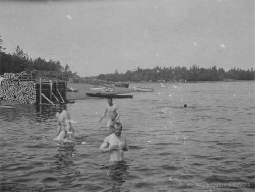 beyond-the-pale:Tsar Nicholas IIswimming at Tsarskoye Selo.Marina AmaralAre u serious? 