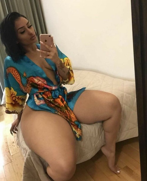 biggerthannormal: God damn. She needs a long stroke for all that Huge women and big dicks.