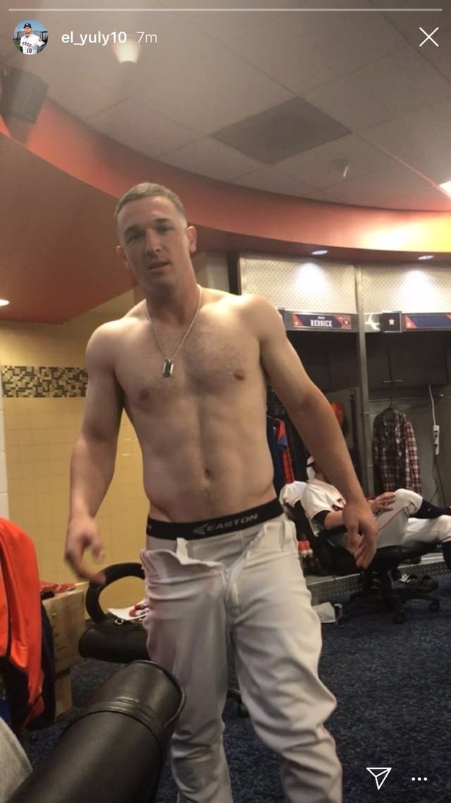 bestmalenips:justdippers:straightdudesexting:I want one night with World Series hunk Alex Bregman! ⚾️🍆Twitter: @straightdudehot#dipper Classic red flats 