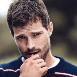 pontelospantalones:  #JamieDornan fotografiado