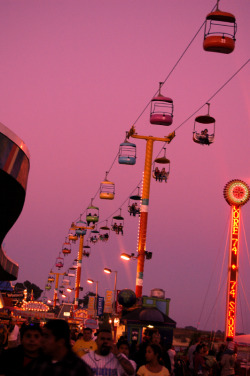 chubbyinla:  doodoopuppy:  boardwalk   Santa