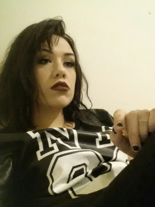 polycephly:  polycephly:  throw back 6 selfies  Love me while i write