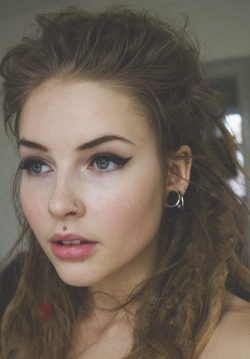 alternative-grunge-girls:  I want my medusa pierced so badly.