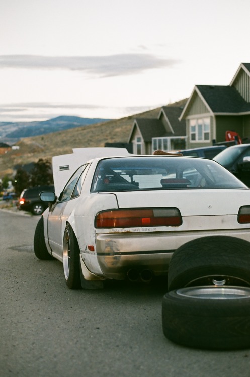 thislifeintransit:  there’s ghosts that walk along the streets in this townand a lot of folks have been dying just to keep them aroundwell I ain’t lost and I sure as hell ain’t found 
