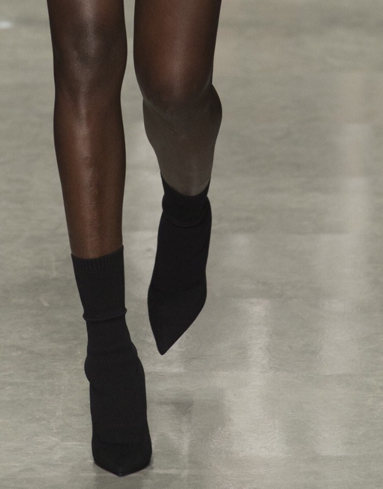 darkclothes: what-do-i-wear: Burberry rtw sp17   black clothes   