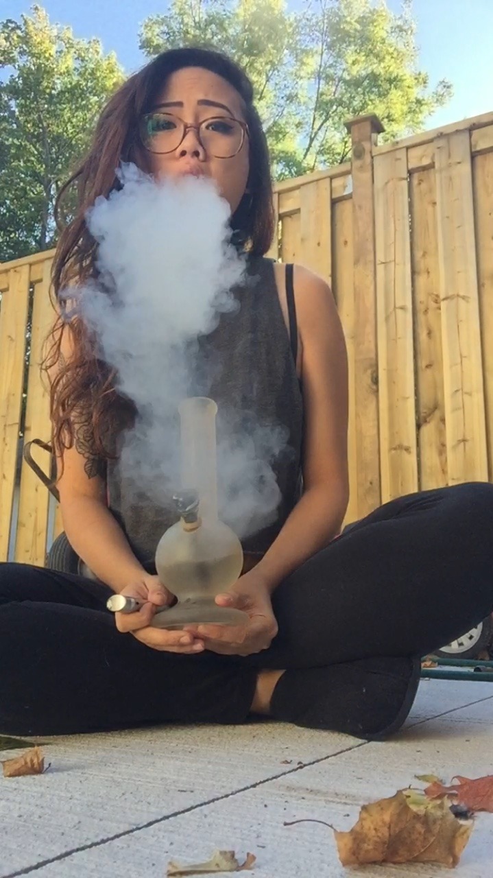 stonerjpeg:  m-a-r-yjuana:  badassbongs:  Our buddies are giving away an insane BONG! Enter