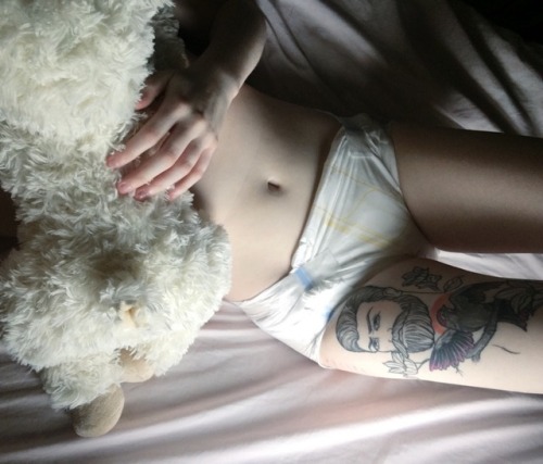 palebunnybaby: you follow me everywhere that i go. you’re in my dreams. oh my god you’re haunting me. you’re in the air. you’re in my head. 