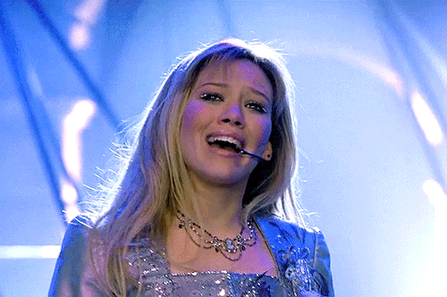 nat-portman:Sing to me, Paolo. The Lizzie McGuire Movie (2003) dir. Jim Fall 