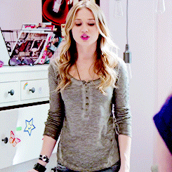 ofwalkingdead:  amy’s outfits appreciation posts: 10/? 