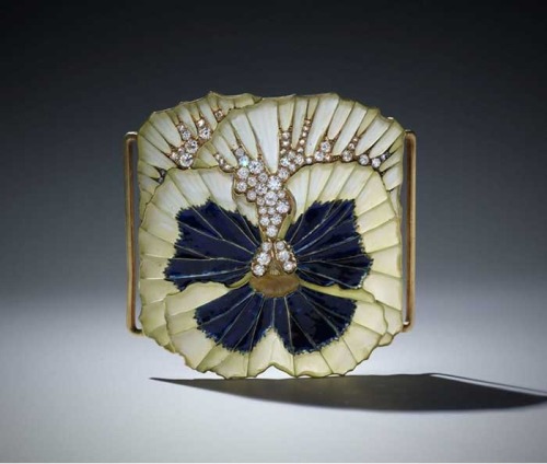 miss-m-calling:Flower jewels (glass, gold, enamel, diamonds, gemstones) by René Lalique