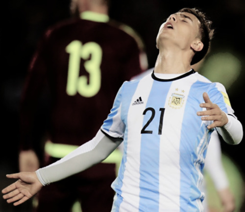 Paulo Dybala reacts during a match between Argentina and Venezuela as part of FIFA 2018 World Cup Qu