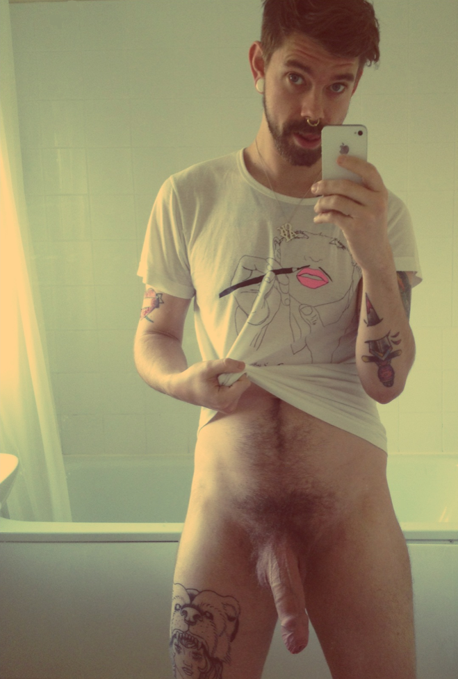 HANGNUDE
