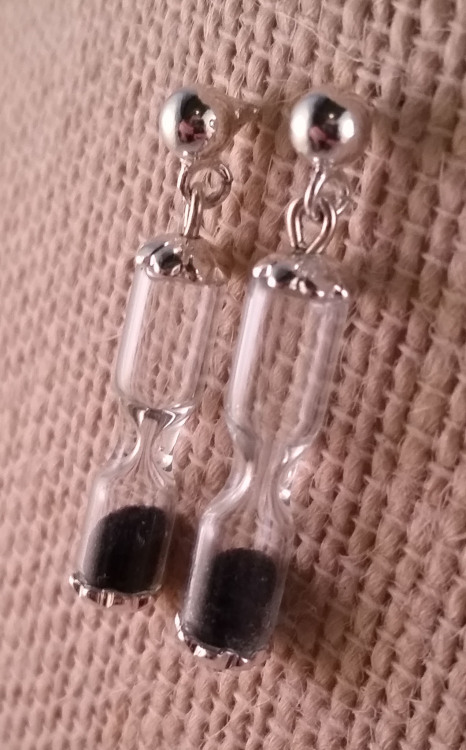 &ldquo;Eternity&rdquo; hourglass earrings in sterling silver. Modeled by the stunning Jessic