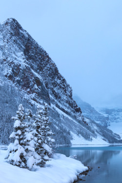 lsleofskye:  A foggy morning at beautiful Lake Louise