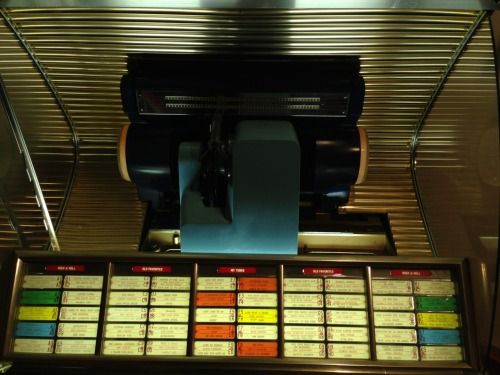 imperialgoogie:itsplanty:1954 Seeburg 100-R Jukebox. It holds fifty 45-RPM records, and you get to p