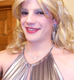 batteryboy1:  sissyjazmin:  blond crossdressing