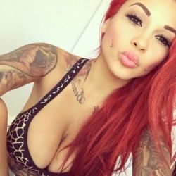 selfysgalore:  Badass girl