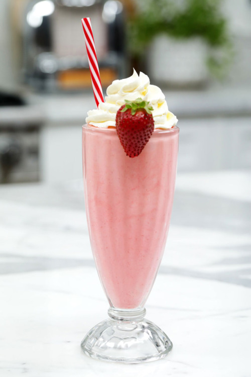 Riverdale Milkshake Yields 1 milkshake  The things you’ll need Ingredients 2 cups vanilla ice 