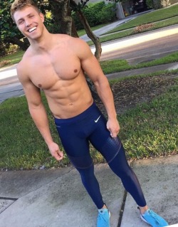 sexyfantasybro: Cute smile, bro. Now bend over. 