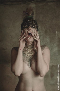 leahvelocity:  learn your weight in gold. MODEL/STYLiNG/MUAH: Leah VelocityPHOTOGRAPHER: Stevie Oh! 