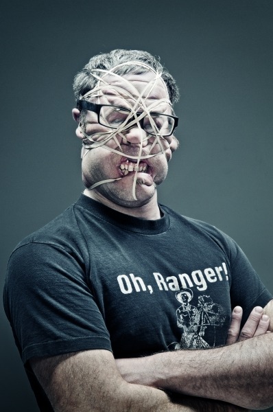 gloriagotrocks:  tastefullyoffensive:  Rubber Band Portraits by Wes Naman [video/via]