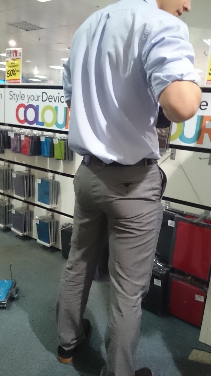 facesit60:  magnets3492:  ASS  I want to smell &amp; kiss his ass  what a arse. he could easy ge