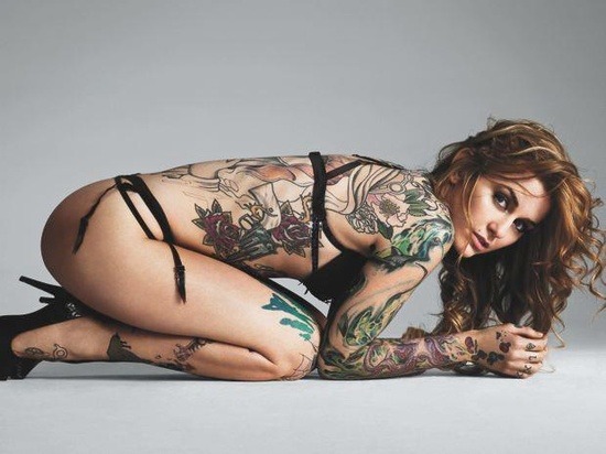 Women with tatoos