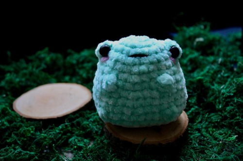 I Made The Tiny Version Of Buttcheek Froggie And He's Too Cute