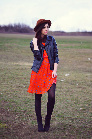 fashion-tights:  Wallflower (by Nicoleta P.)