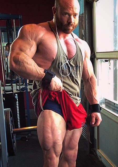 bodybuildermusclecentral:  bodybuildermusclecentral  Those legs!