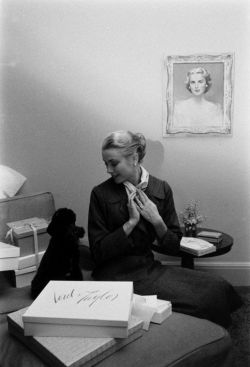 fawnvelveteen:  Grace Kelly and her poodle,