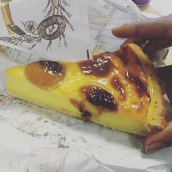 C'est magnifiquement bon Omg #flan #abricot #french #bakery #Paris  (à Aubervilliers – Pantin – Quatre Chemins)