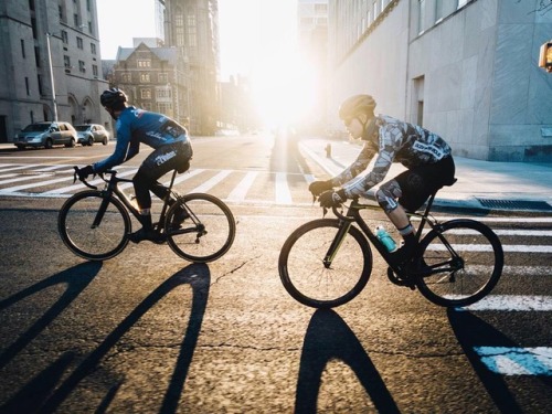 youcantbuyland: #Repost @romanshotthis ・・・ Chasing light bro series. #vscocam #cycling #nyc #lightb