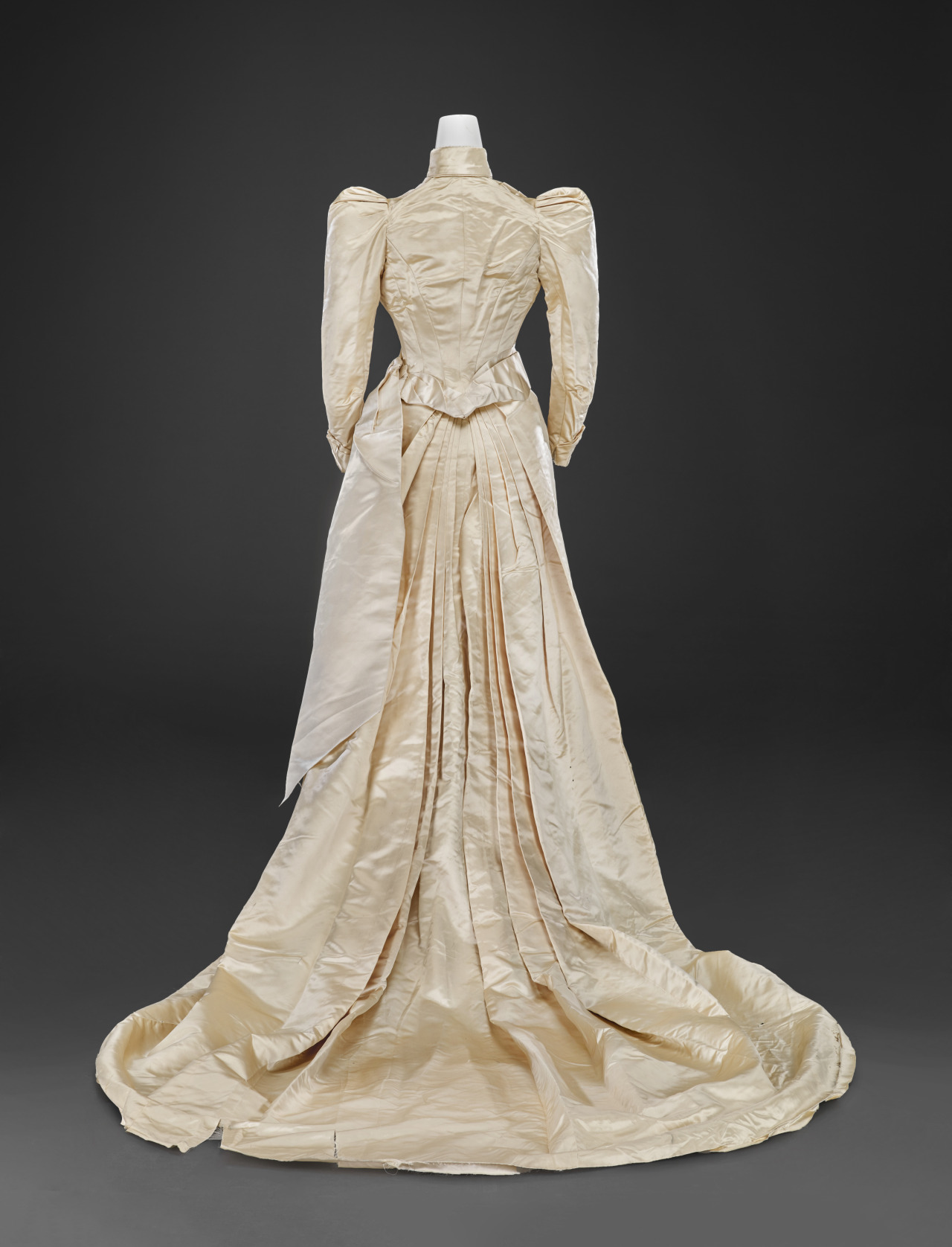 17th to late 20th Centuries Fashion: A Look Back — • Wedding Gown ...