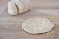 foodffs:  Bloomin’ Garlic Cheese BiscuitsReally