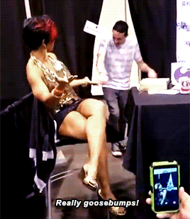 baskervilleshund: Fish Mooney Cosplayer/Fan Shocks Robin Lord Taylor at Signing [@Orlando Fan Fest 2
