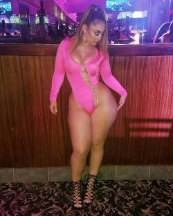 thickerbeauties:  Sexy! 😍😍😍🤗