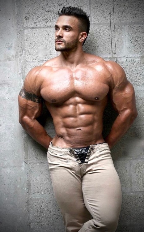taipeinakedguy: MORE PHOTO