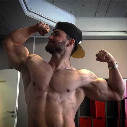aworldofmenz: cdnlifter27: Pascal Munz A World of Menz  <<<Follow 