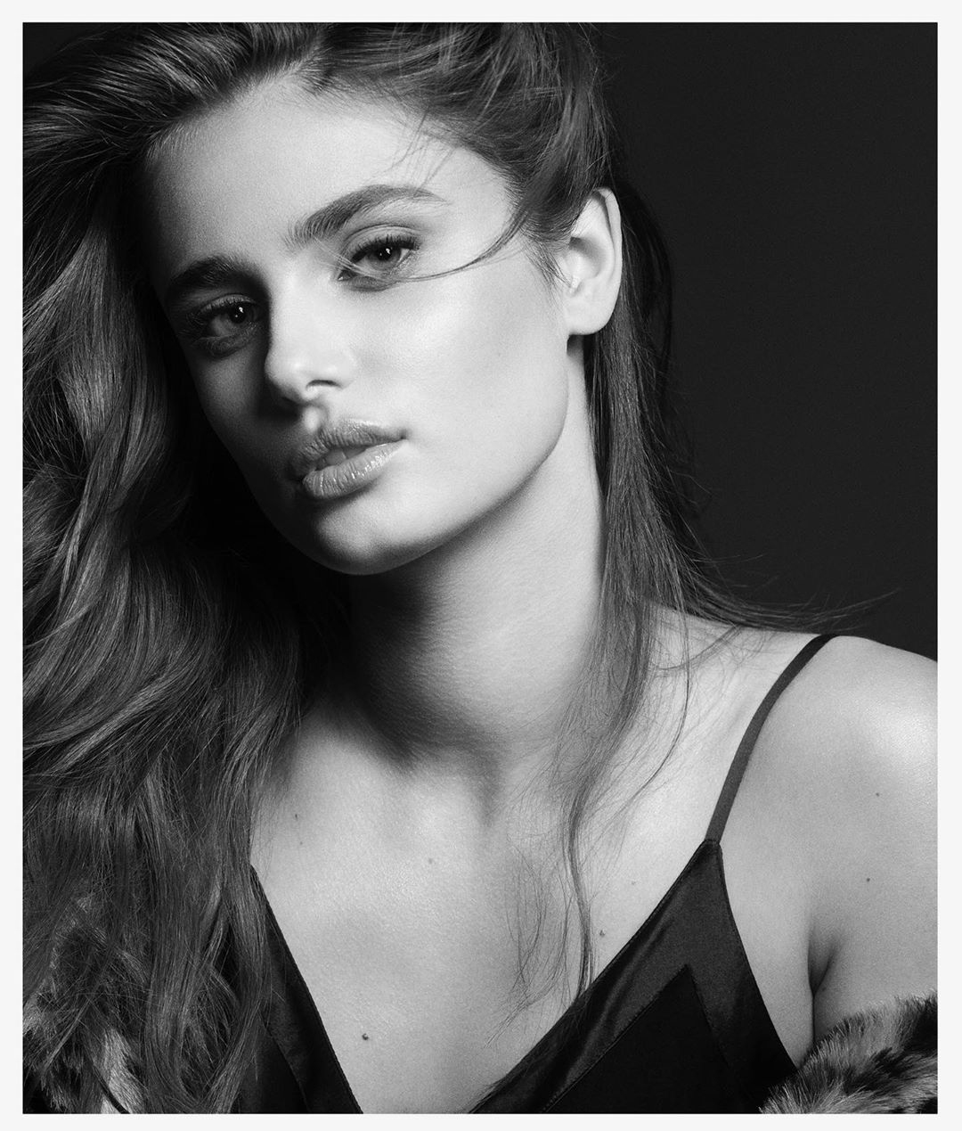 taylor hill. 4b8880401c43f1fe10eadb0a6b0e254b93878840