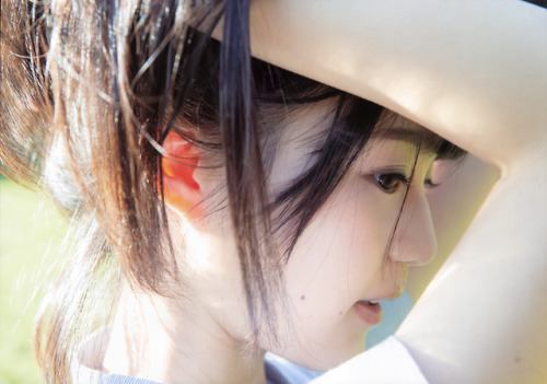 Erika Ikuta 1st Photobook - Tenchou(modulation) (two-page spread)