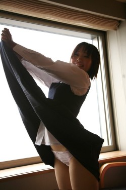 Chaaraao:  神性アキヒトタンブラー。 | Blendy999: 制服フェチ必見の女子高生コスプレでパンモロしているエッチな画像