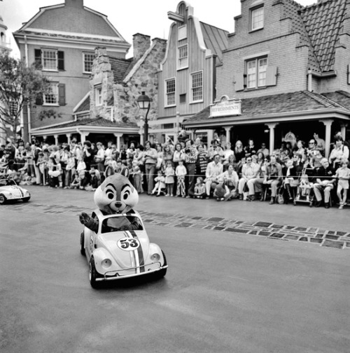 Chip ‘n Dale making their way through Liberty Square at Walt Disney World at the 1971 Christmas Para