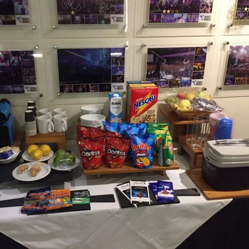 Snacks and gifts backstage at Louis’ show(s) in São Paulo, Brazil - posted 30/5