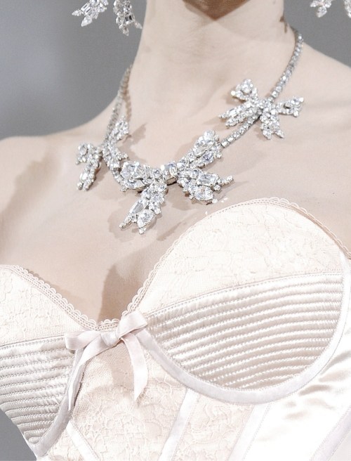 wink-smile-pout:  Christian Dior Haute Couture Fall 2009 Details