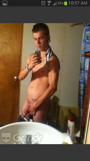 chadvic:  willwork4wood:  xxxgrindrxxx:  Follower Submission  Cutie  Hi