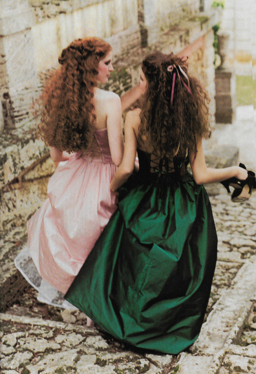 justseventeen: March 1995. ‘What makes a good finale? Gowns that look just as good on the way 