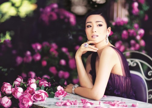 elegantpaws:literallyadramaqueen-blog1:The Fabulous GONG LI x Piaget Rose seriesAbsolutely gorgeous!